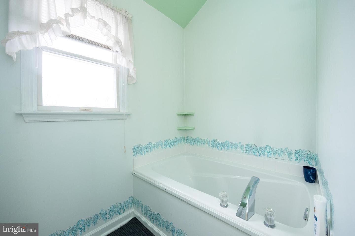 1537 Meadowview Drive photo 13