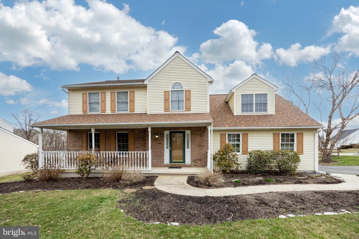 1537 Meadowview Drive photo 2