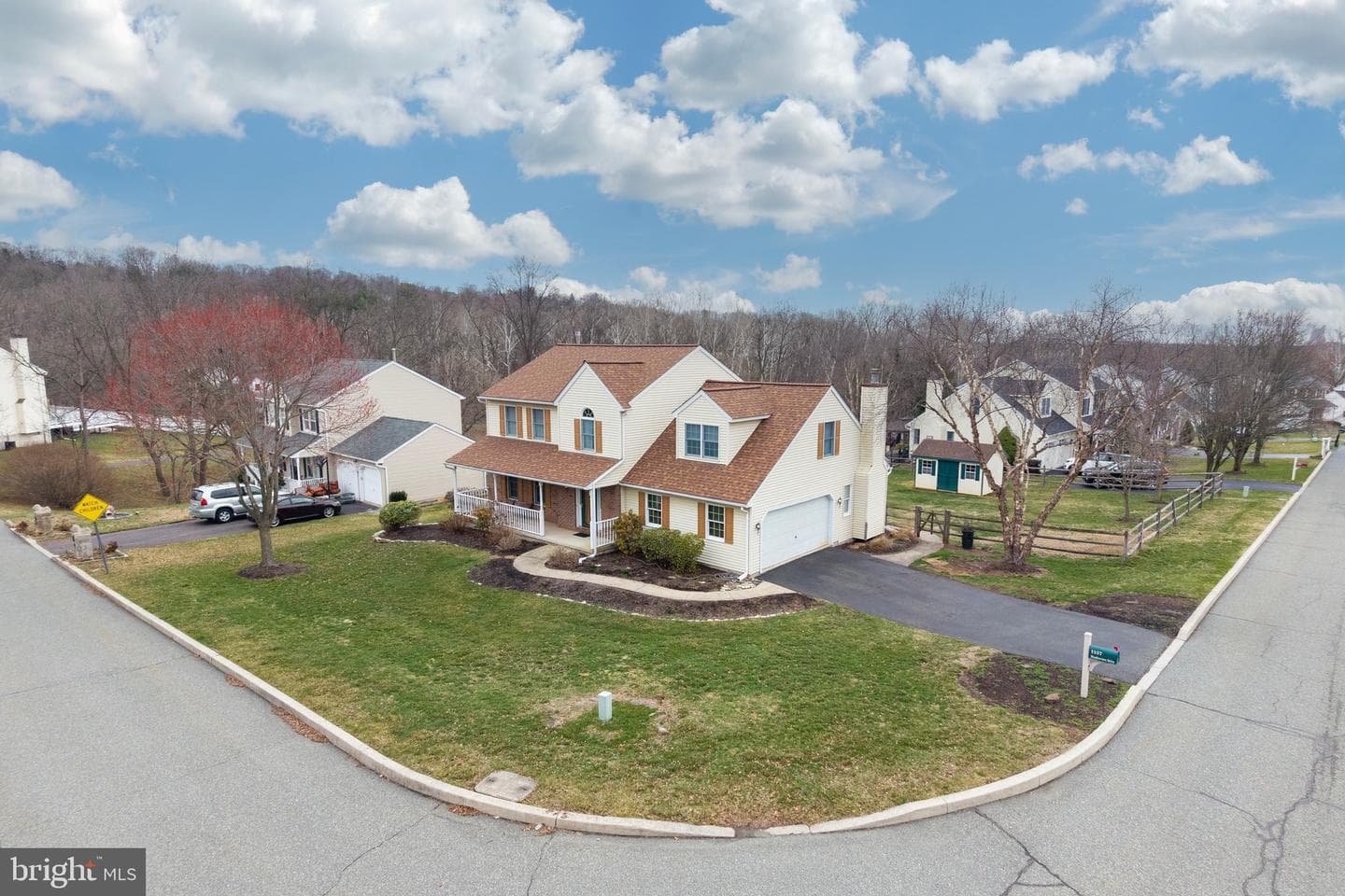 1537 Meadowview Drive photo 20
