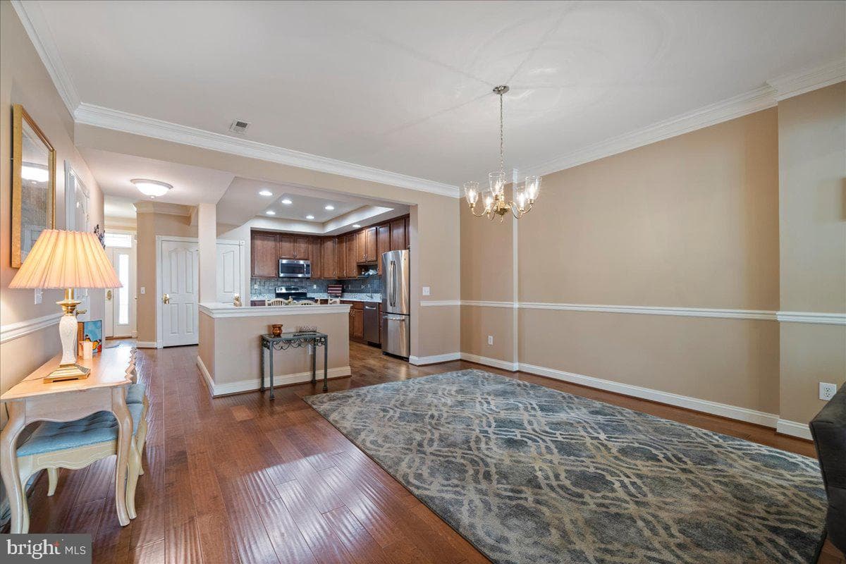 327 Melbourne Way photo 9