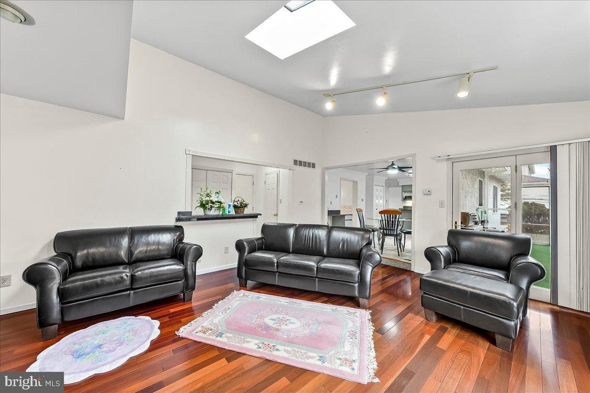 121 Gwynmont Drive photo 16