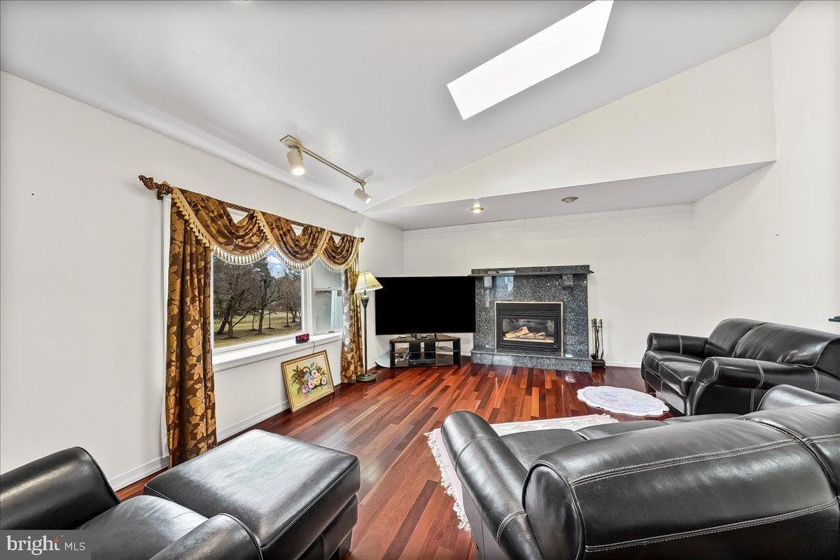 121 Gwynmont Drive photo 17
