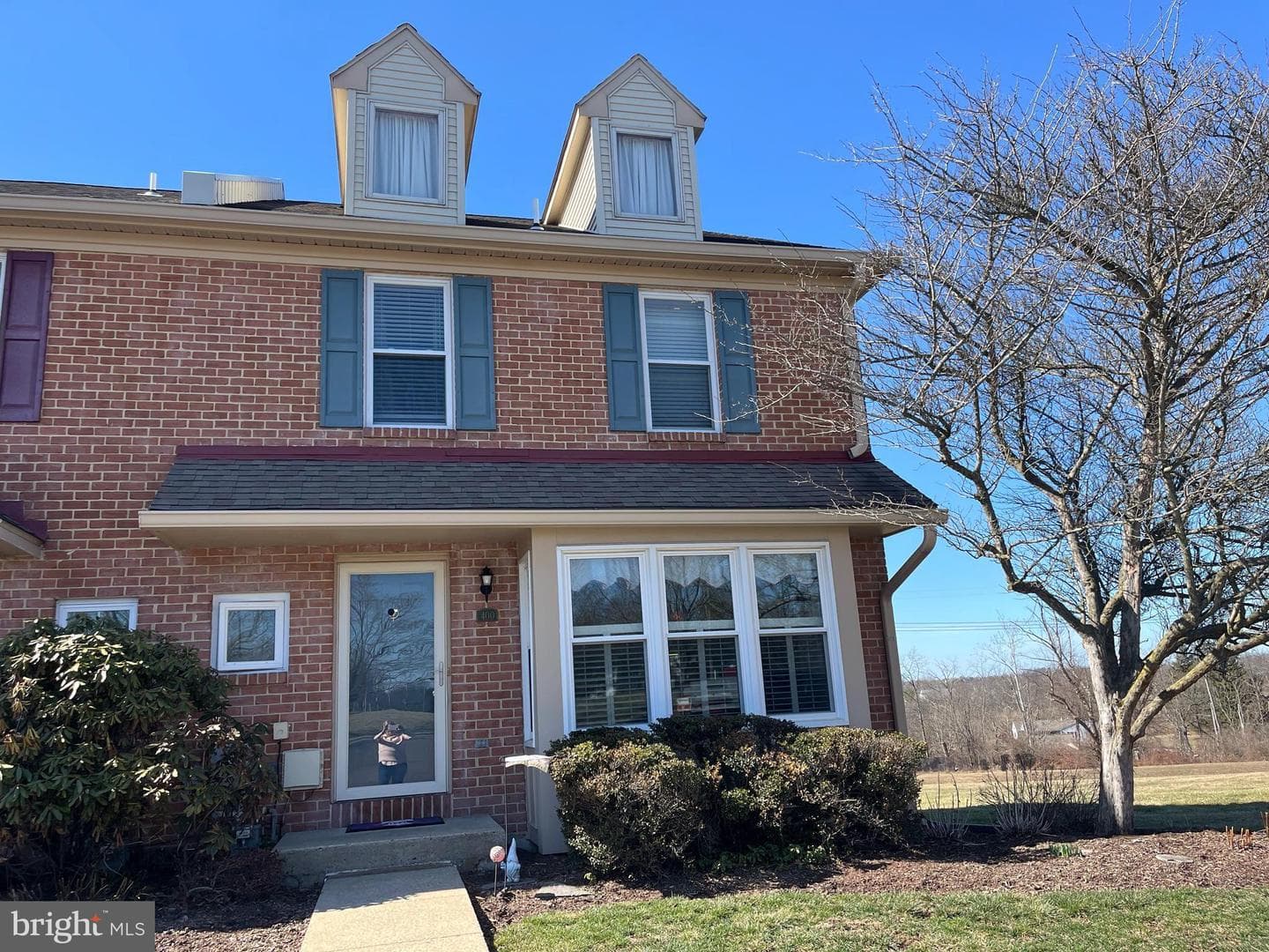 400 Calverton Court photo 4