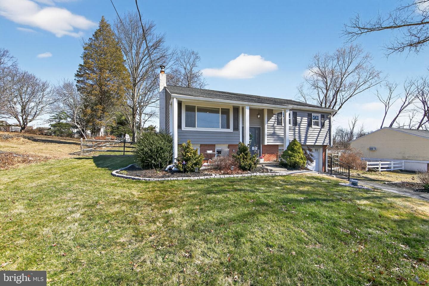 1669 Briarwood Lane photo 4