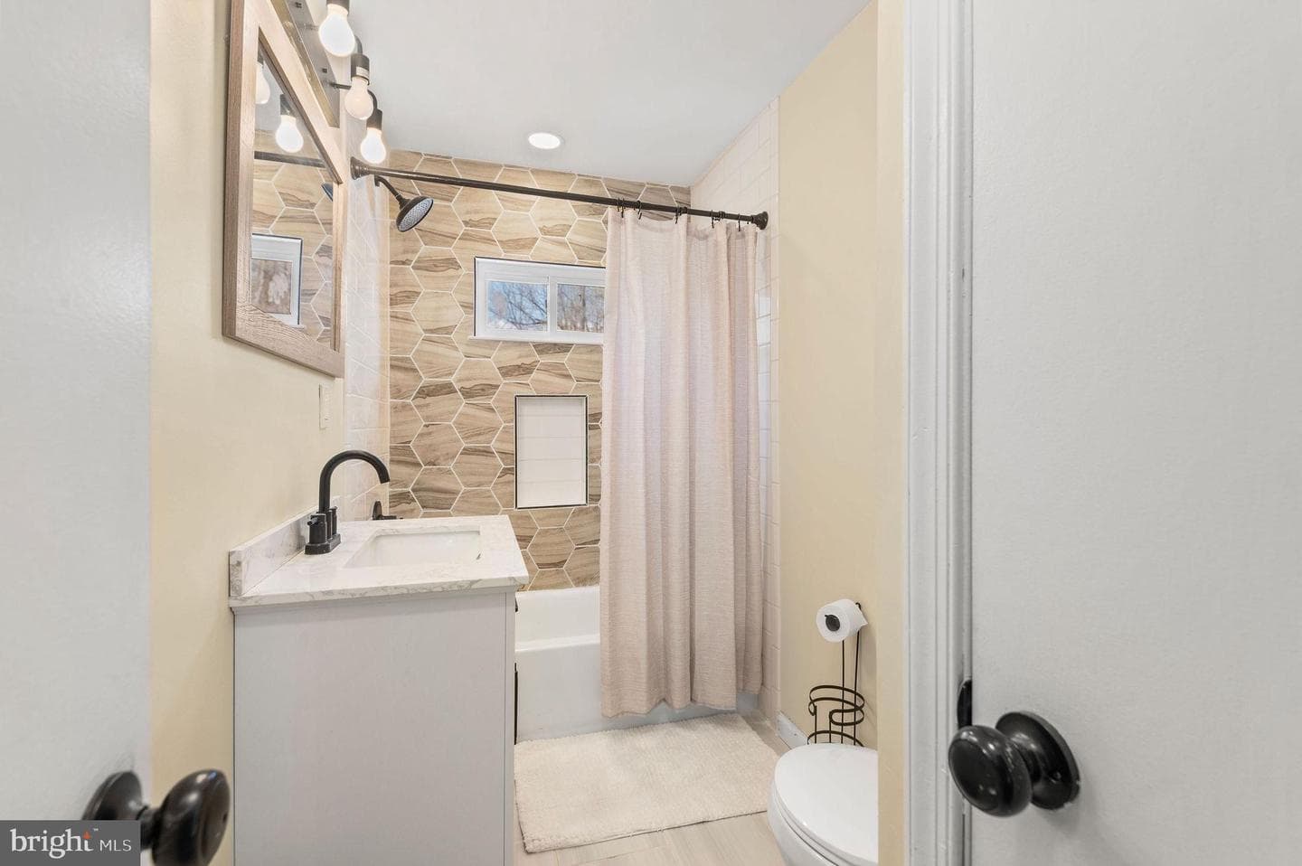 2972 Madison Avenue photo 13