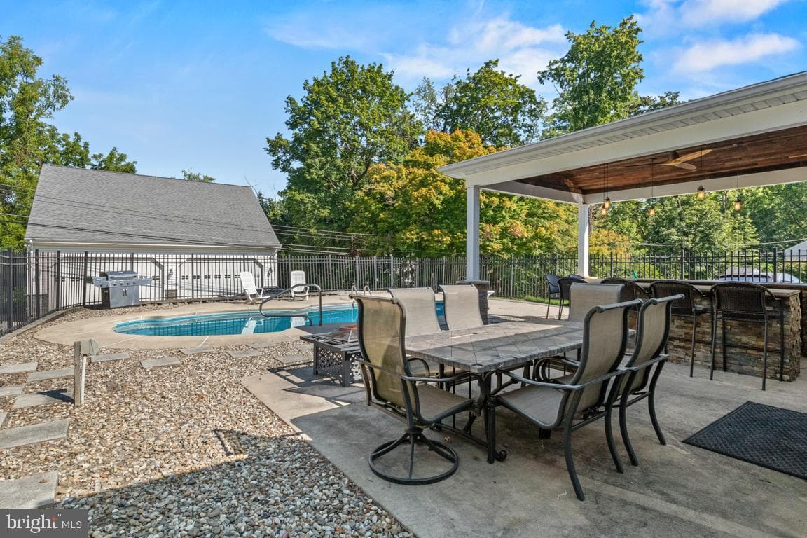 416 Stuart Ln photo 33