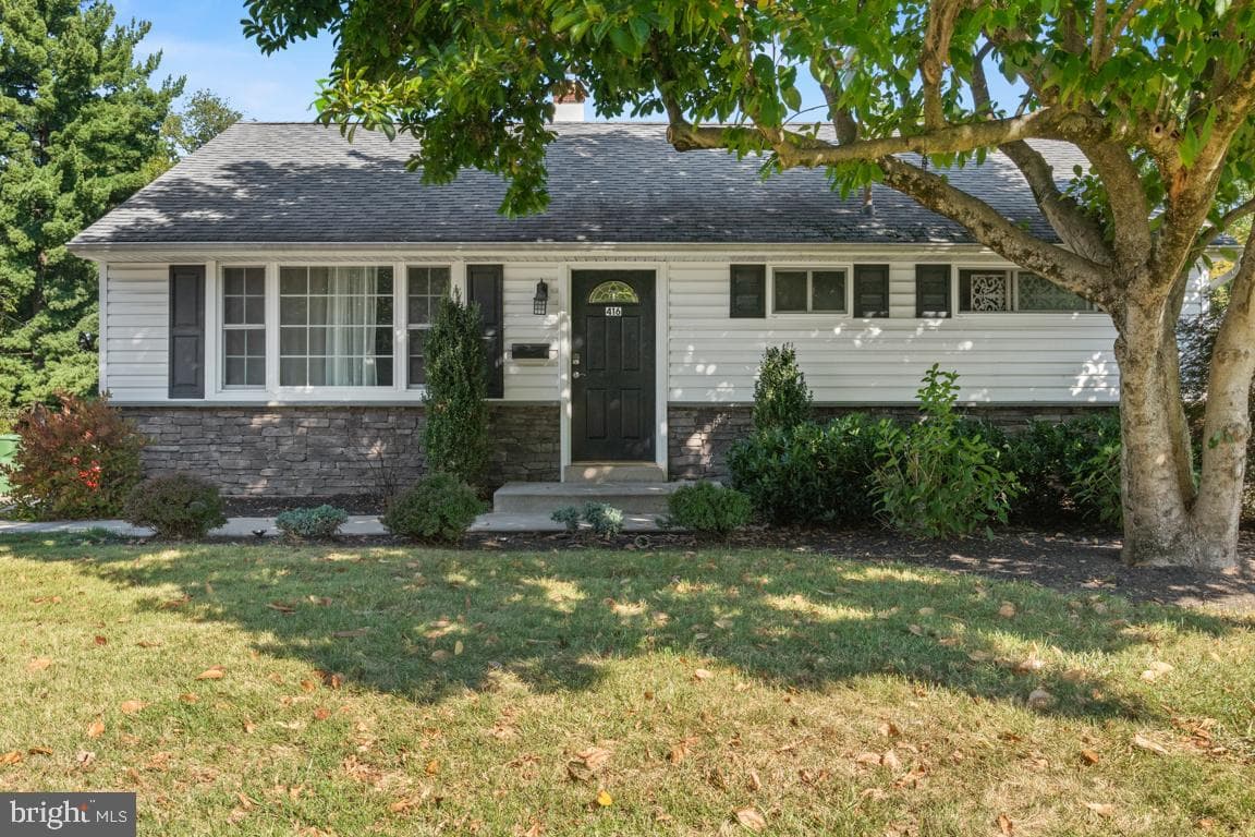 416 Stuart Ln photo 5