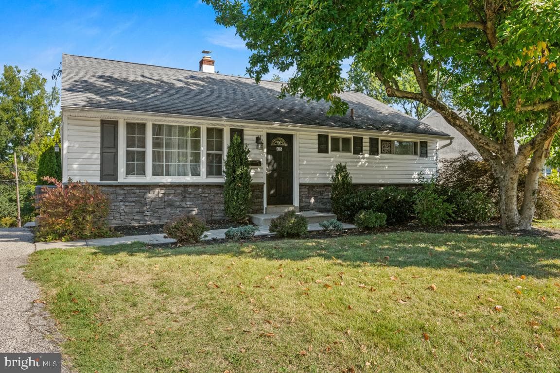 416 Stuart Ln photo 6