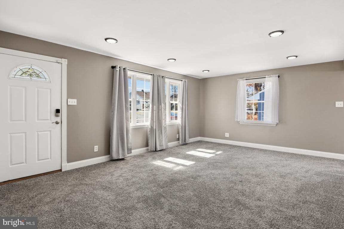 416 Stuart Ln photo 9
