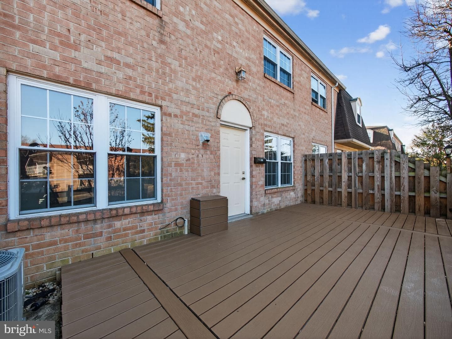 256 Arbour Court photo 4