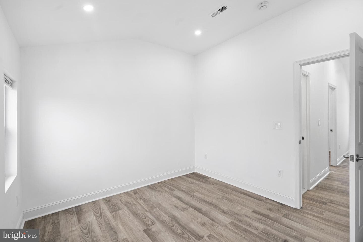 333 E Penn Street photo 18