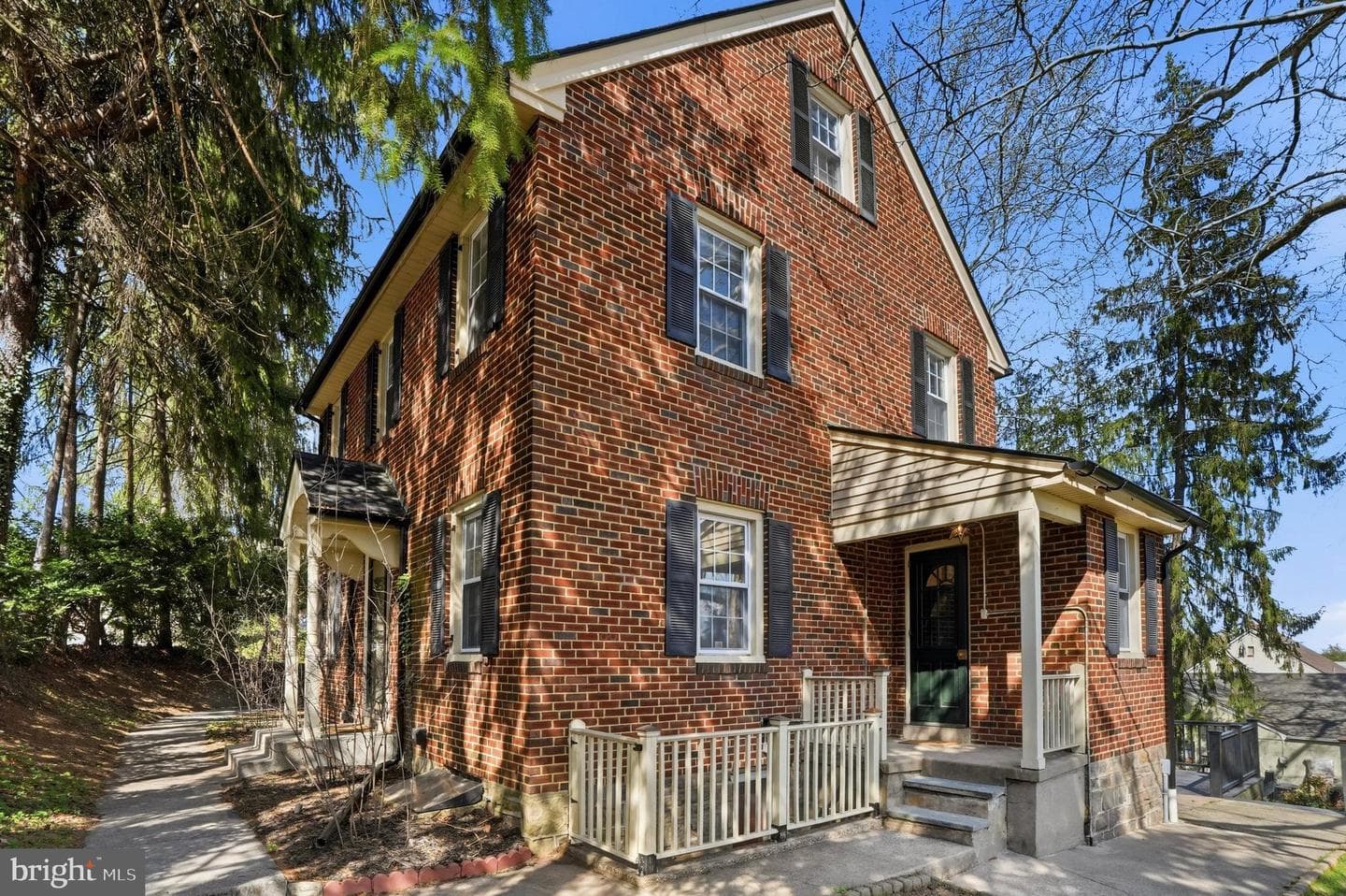 359 Lismore Avenue photo 3
