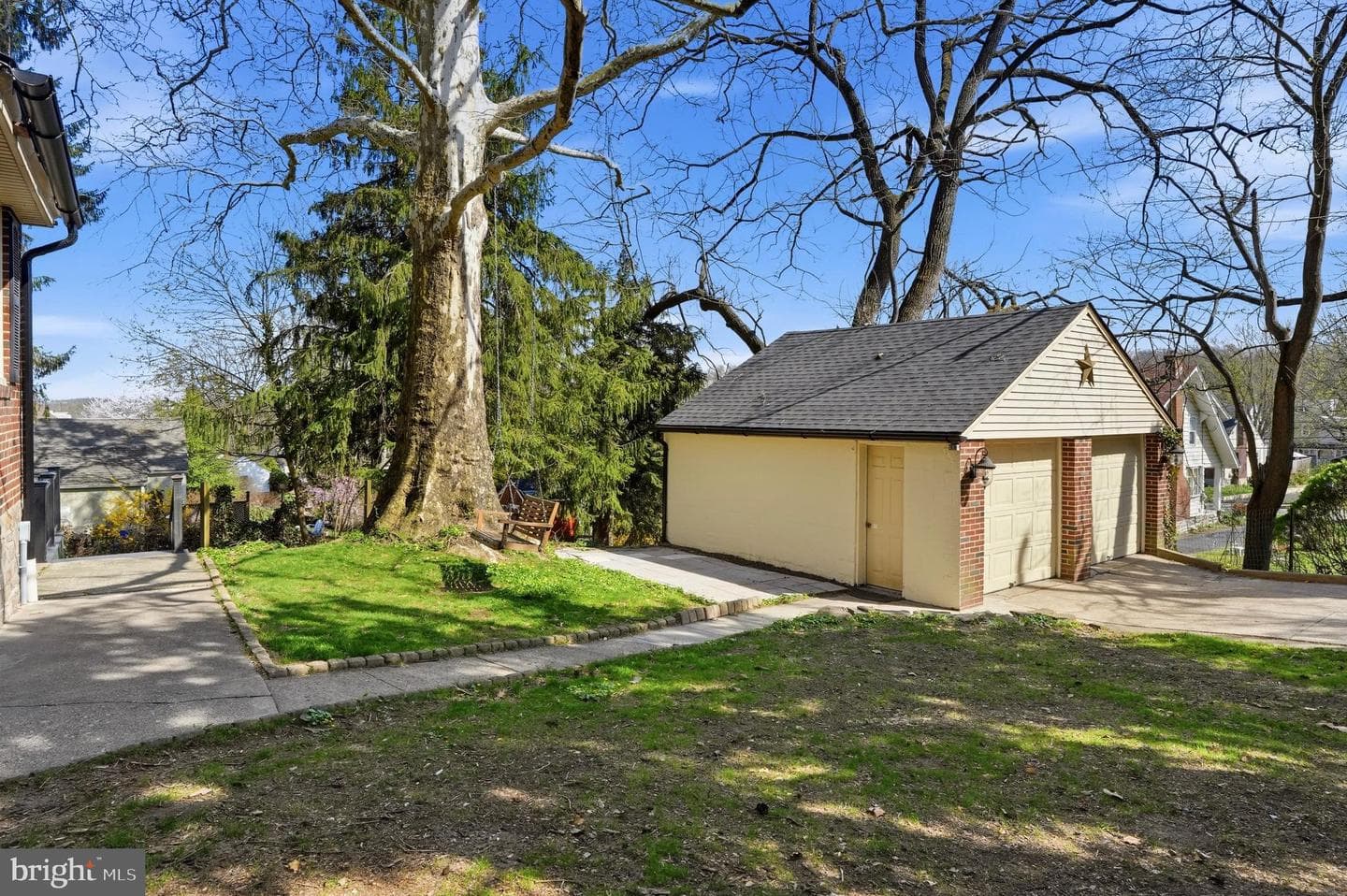 359 Lismore Avenue photo 44