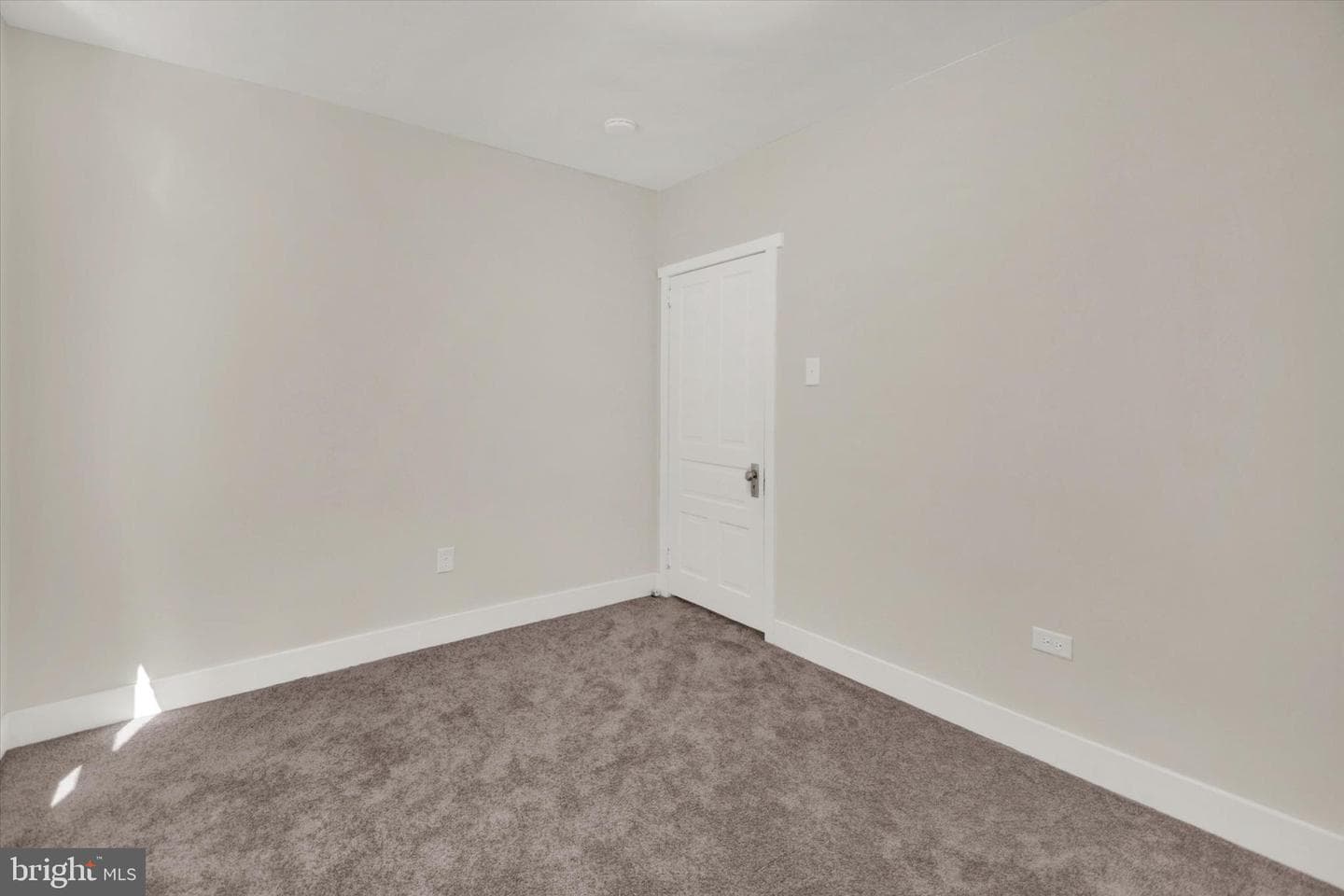 517 W 5th Street photo 27