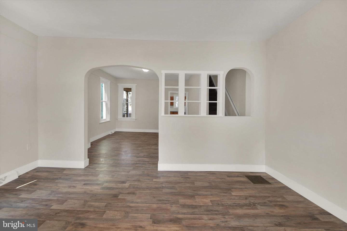 517 W 5th Street photo 9