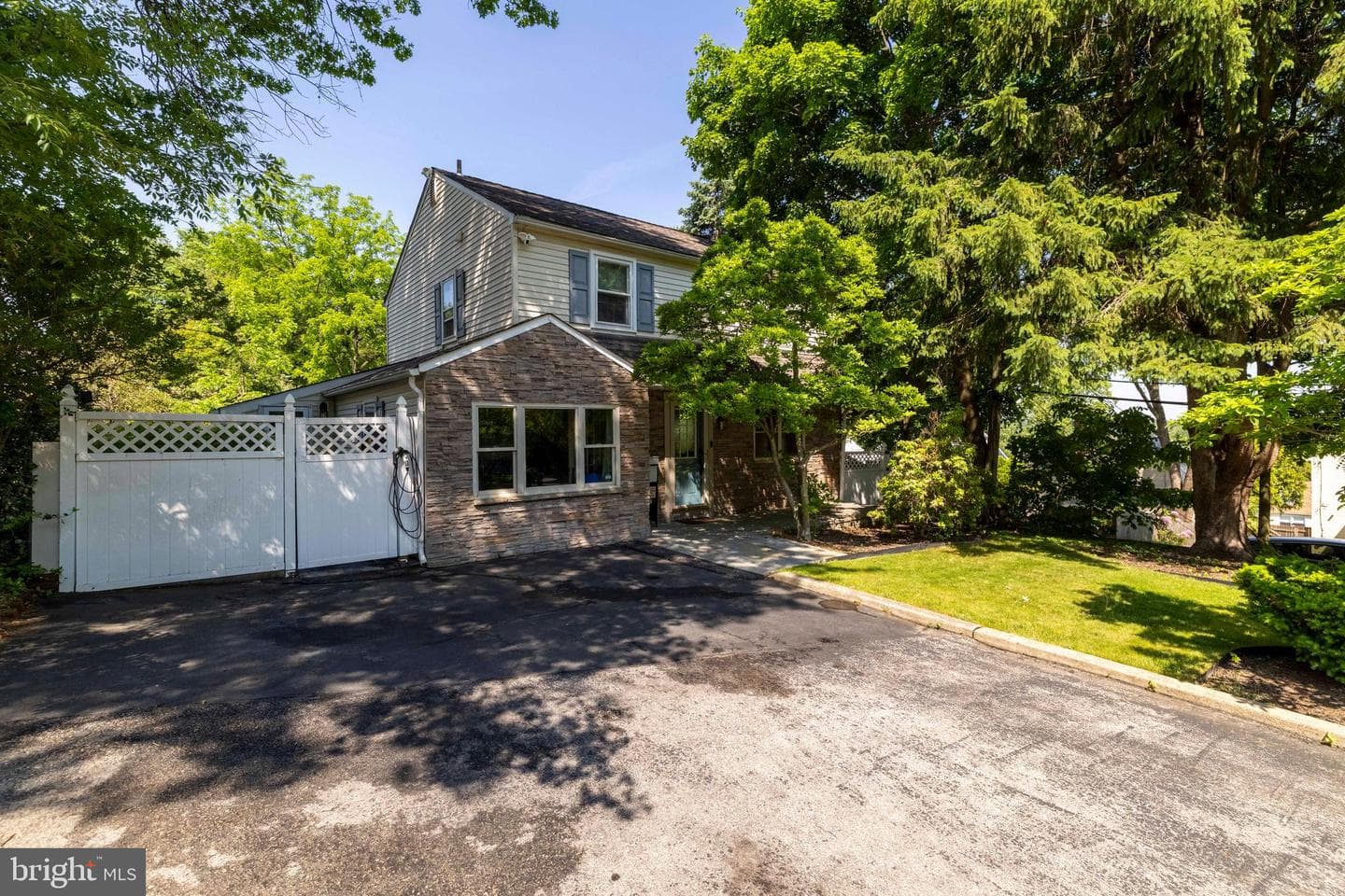 950 Bradfield Road photo 43