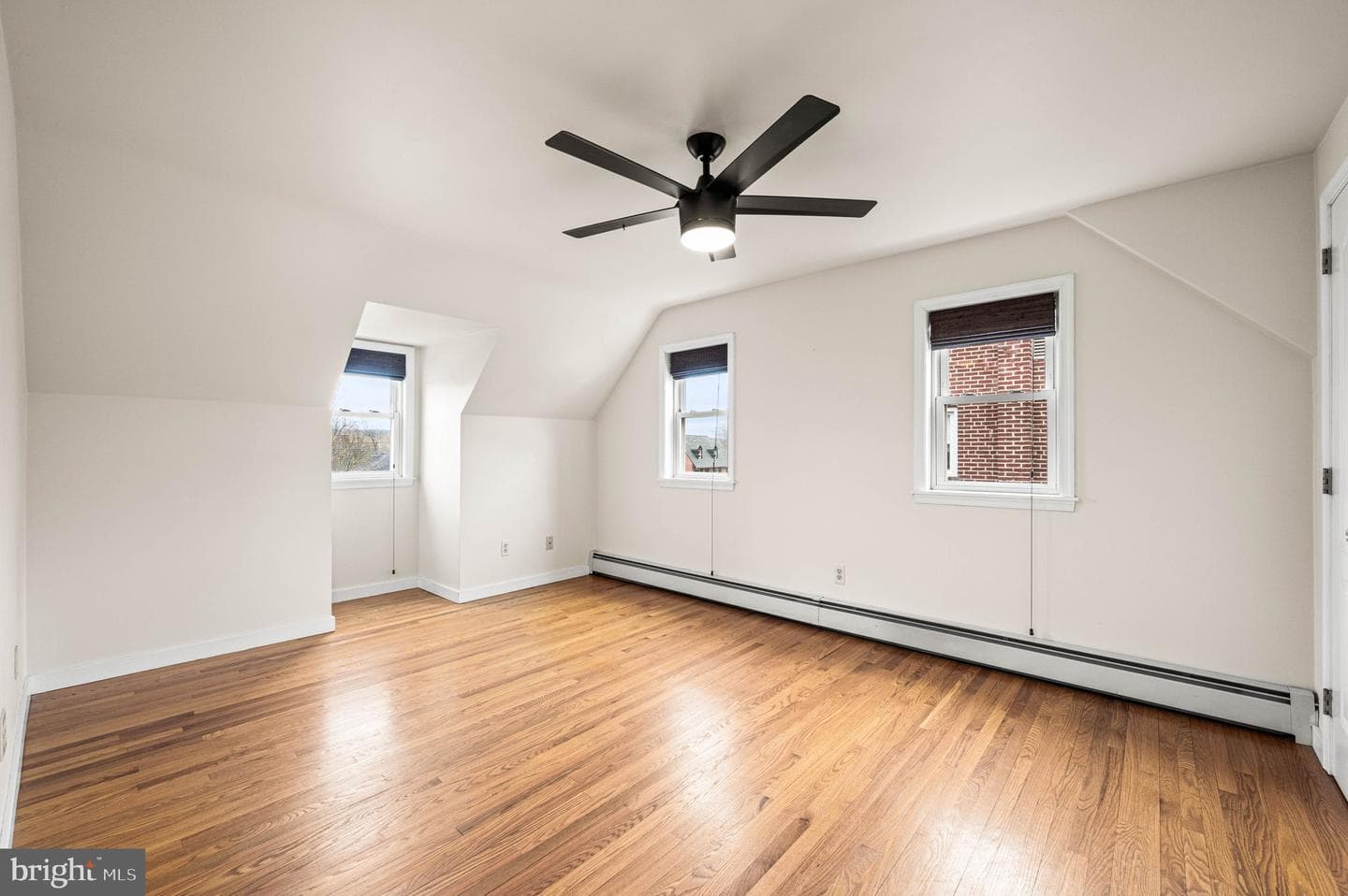 241 W King Street photo 18