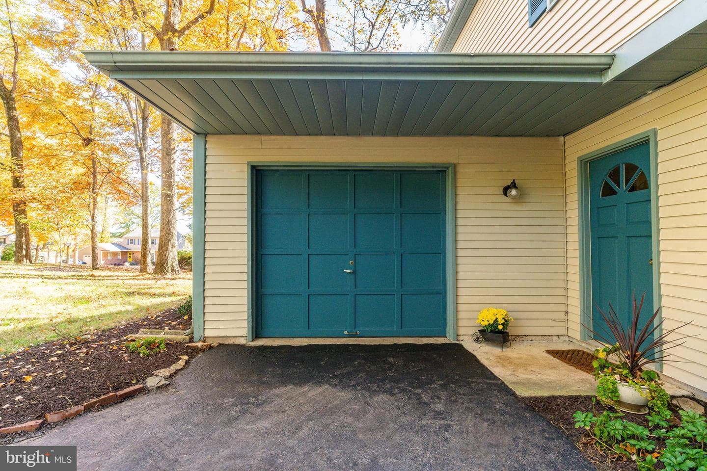 438 Holly Lane photo 6