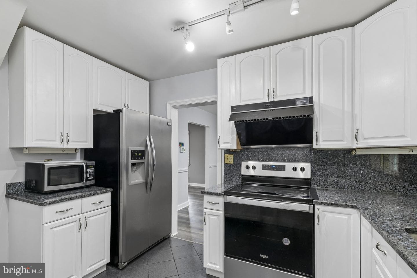 556 Anne Street photo 33