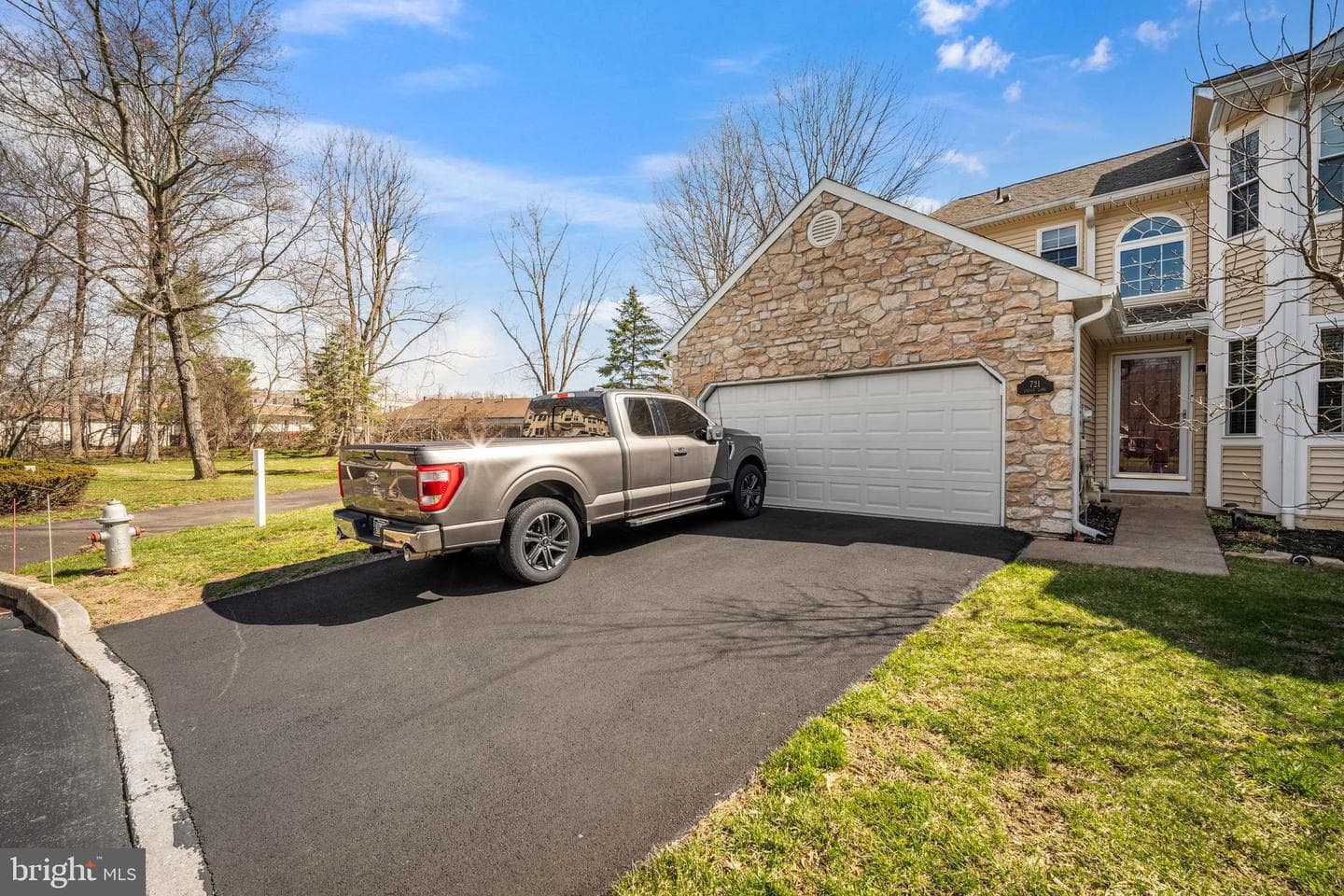 721 Locust Lane photo 3