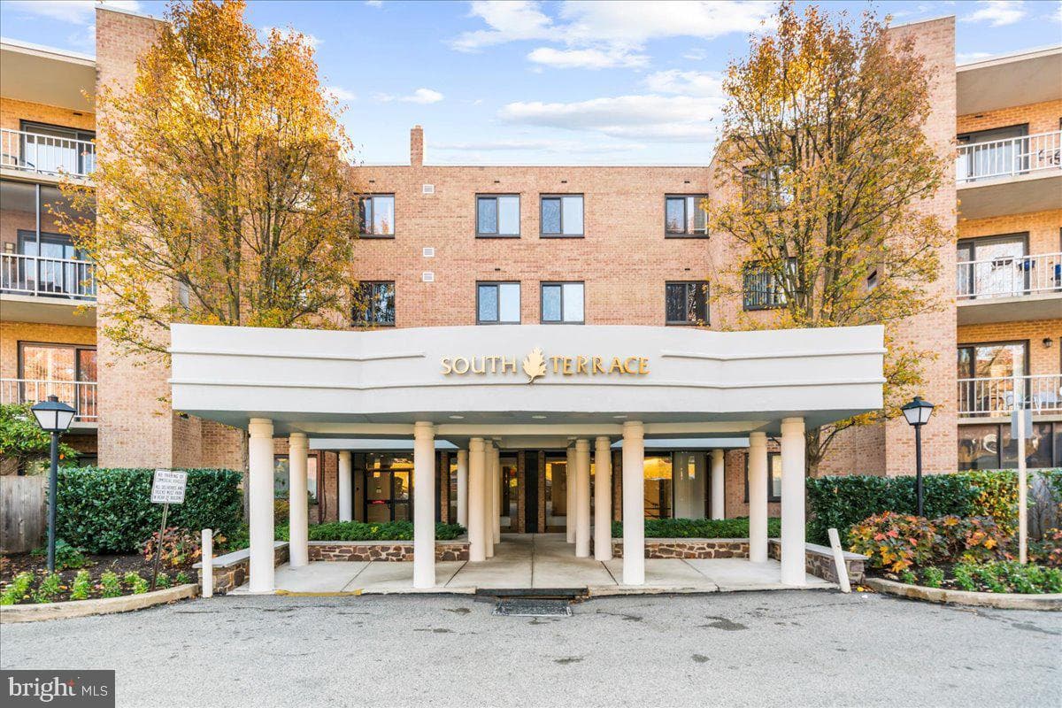 1637 Oakwood Drive #405