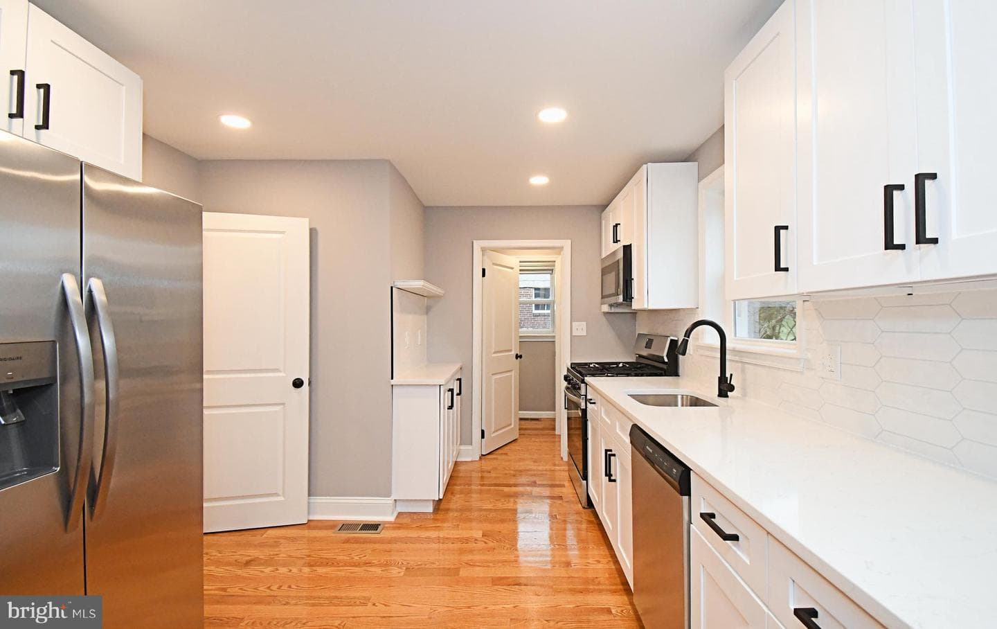 507 Croyden Road photo 18