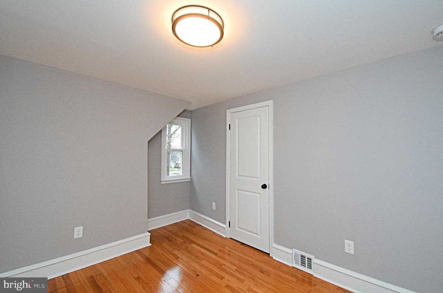 507 Croyden Road photo 35