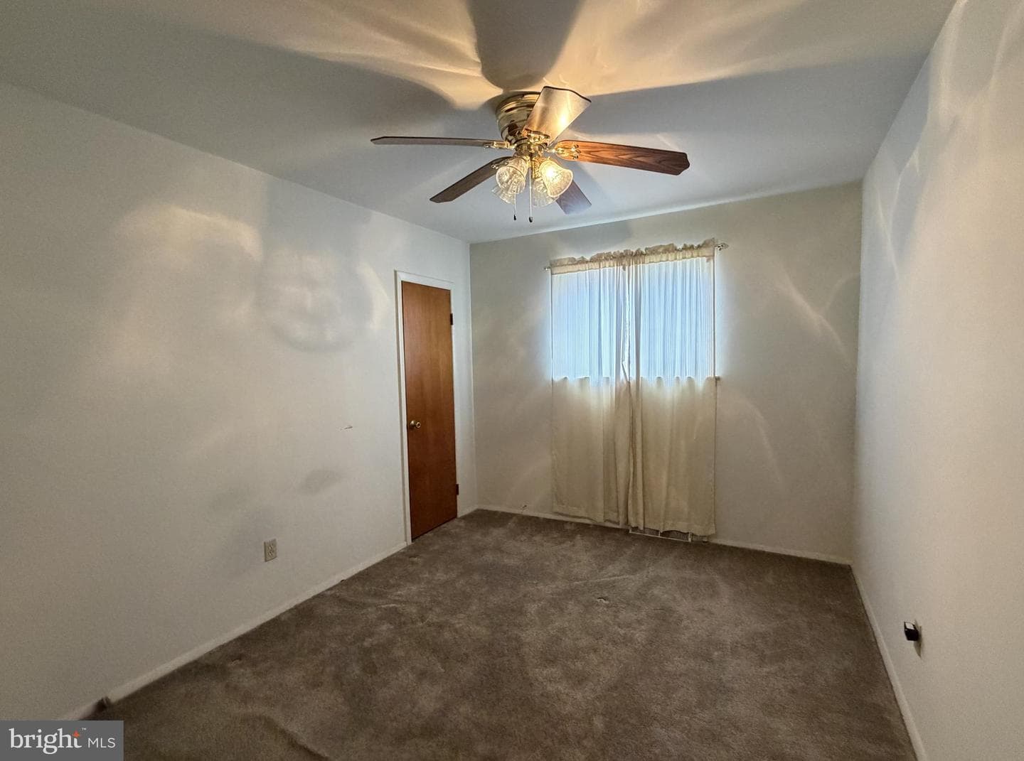 118 Egerton Avenue photo 7
