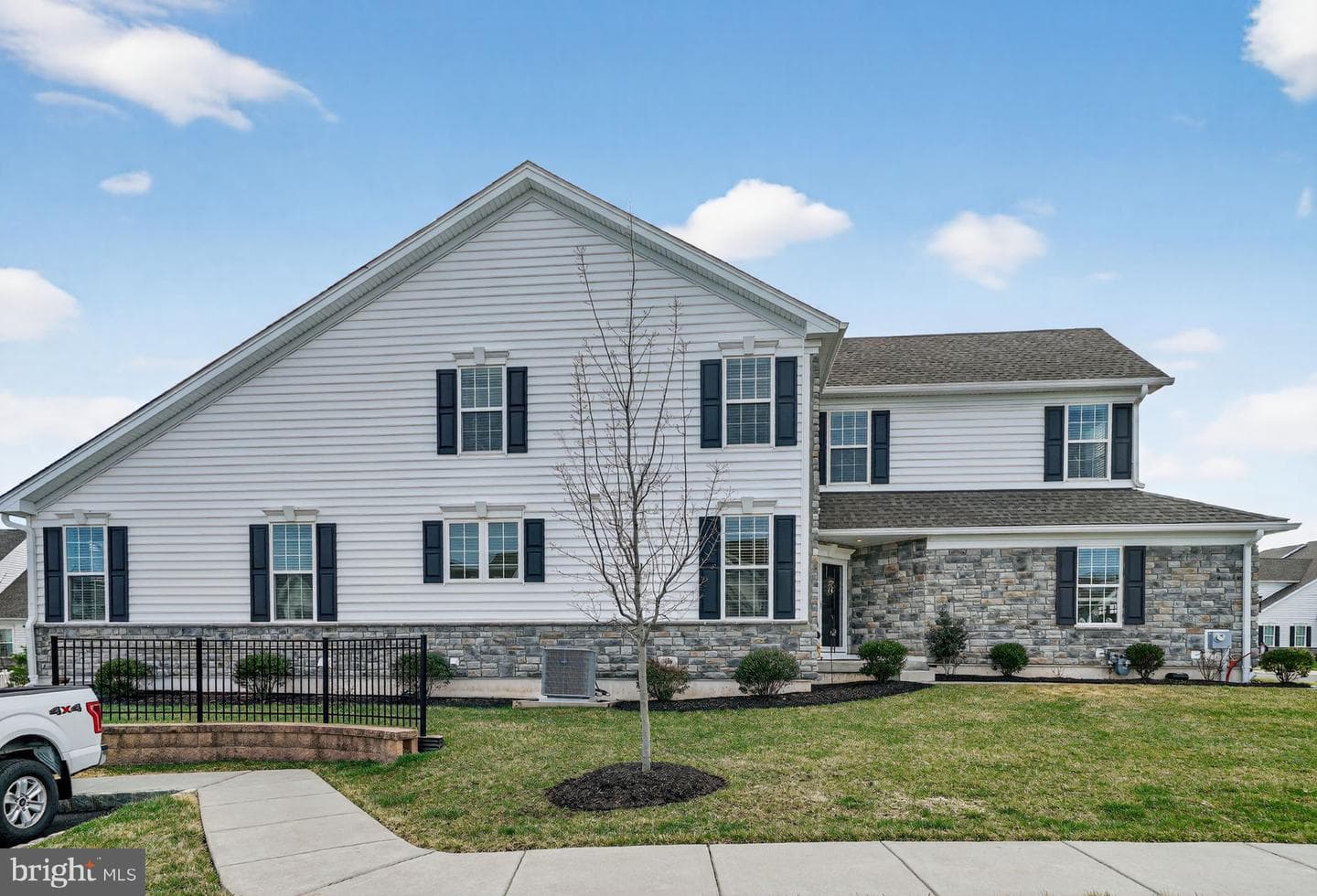 727 Friendship Hill Drive photo 3