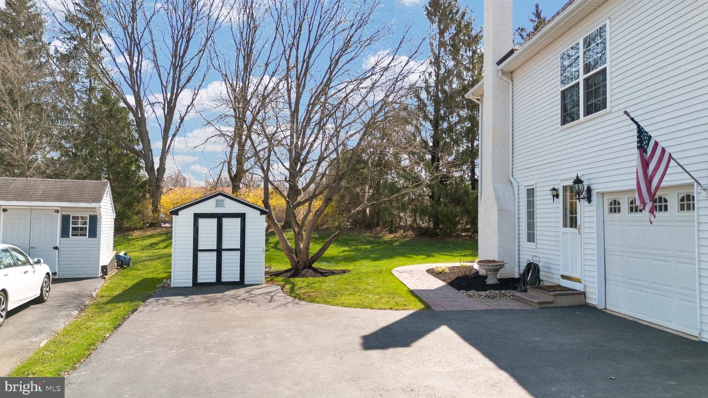 492 Shakespeare Drive photo 8