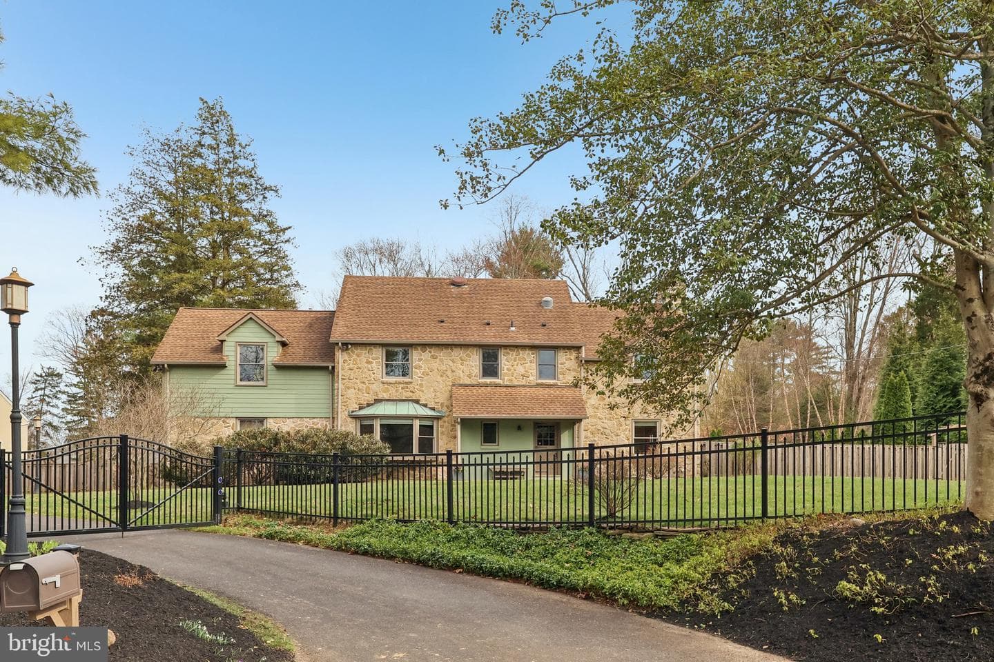 260 Mathers Road photo 3