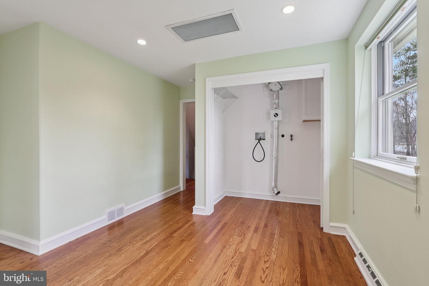 260 Mathers Road photo 48
