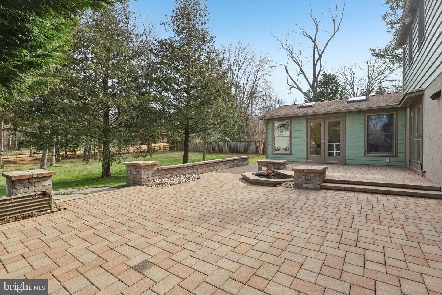 260 Mathers Road photo 58