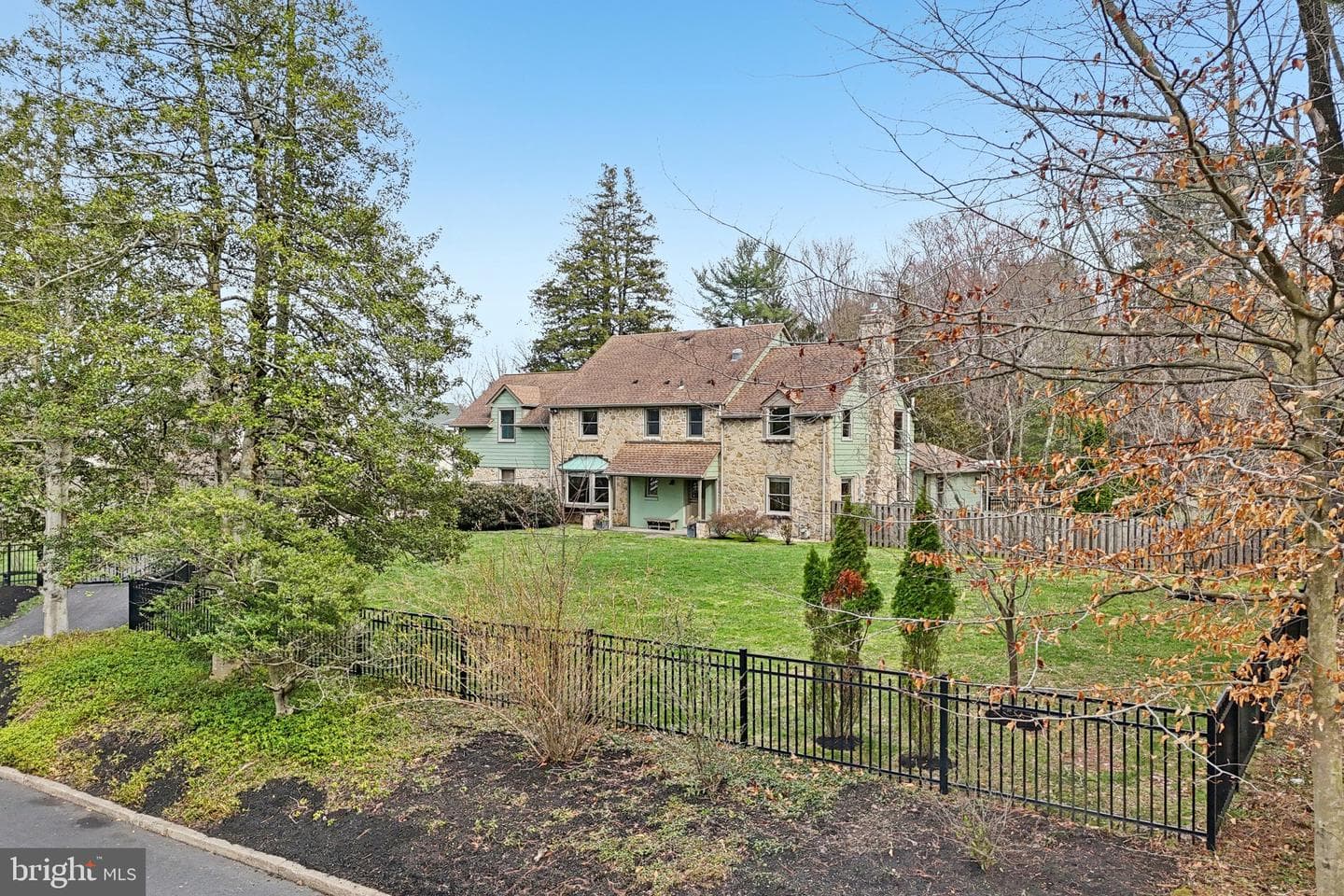 260 Mathers Road photo 73