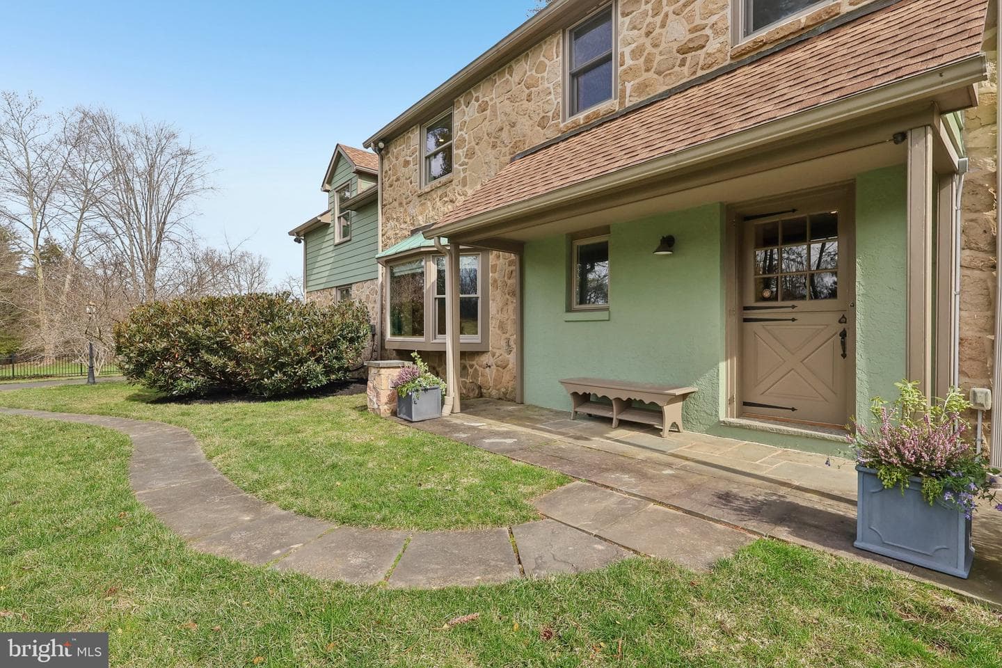 260 Mathers Road photo 8