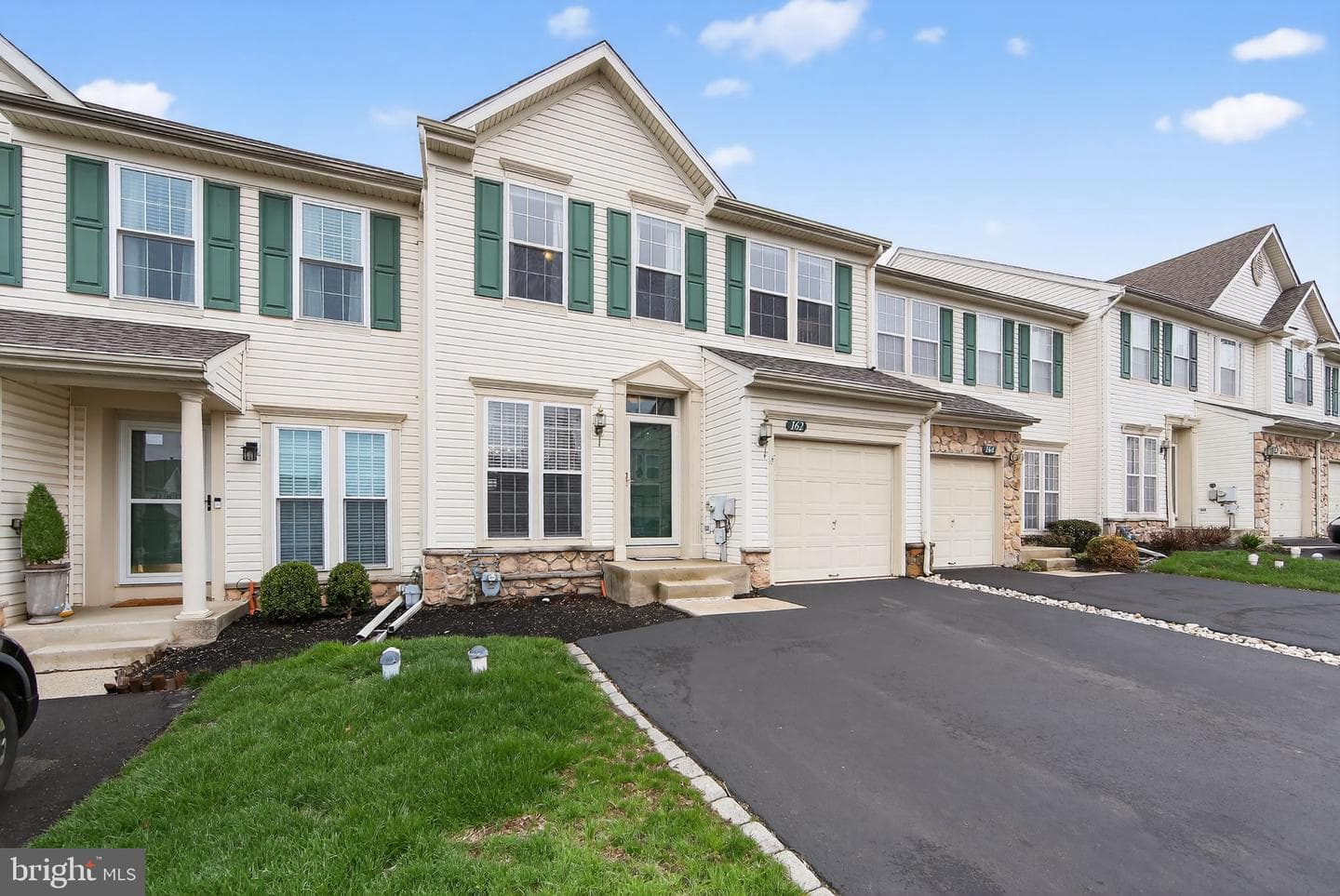 162 Royer Dr photo 2