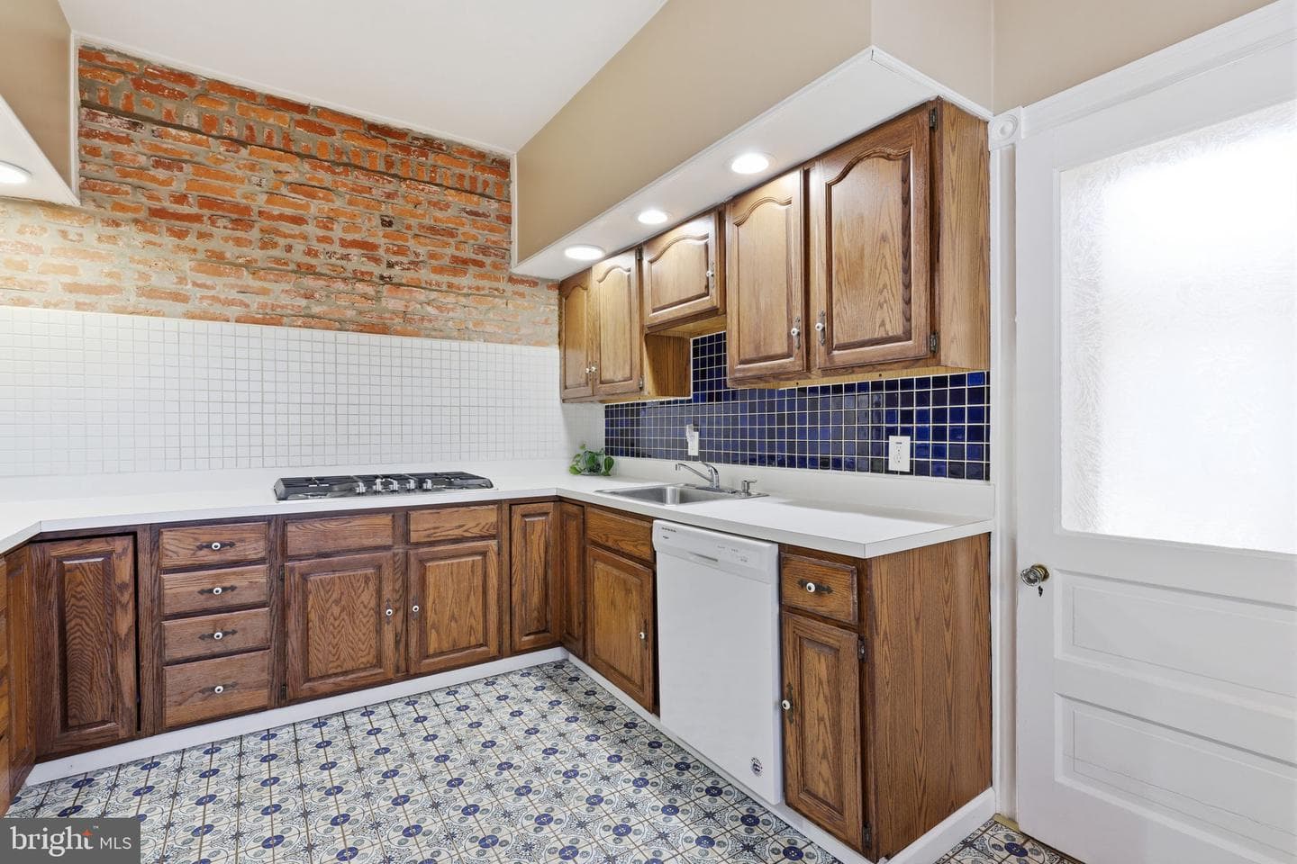608 Washington Lane photo 9