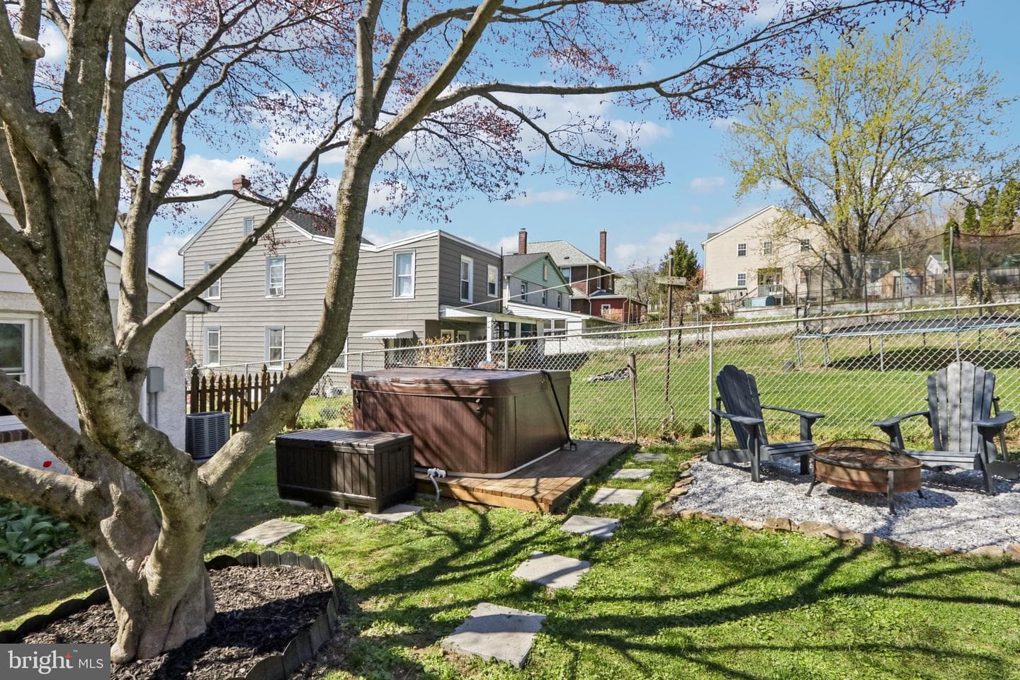 207 Amelia Street photo 41