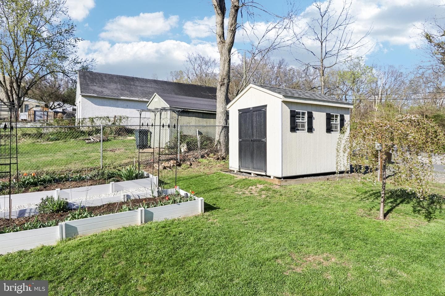 207 Amelia Street photo 44