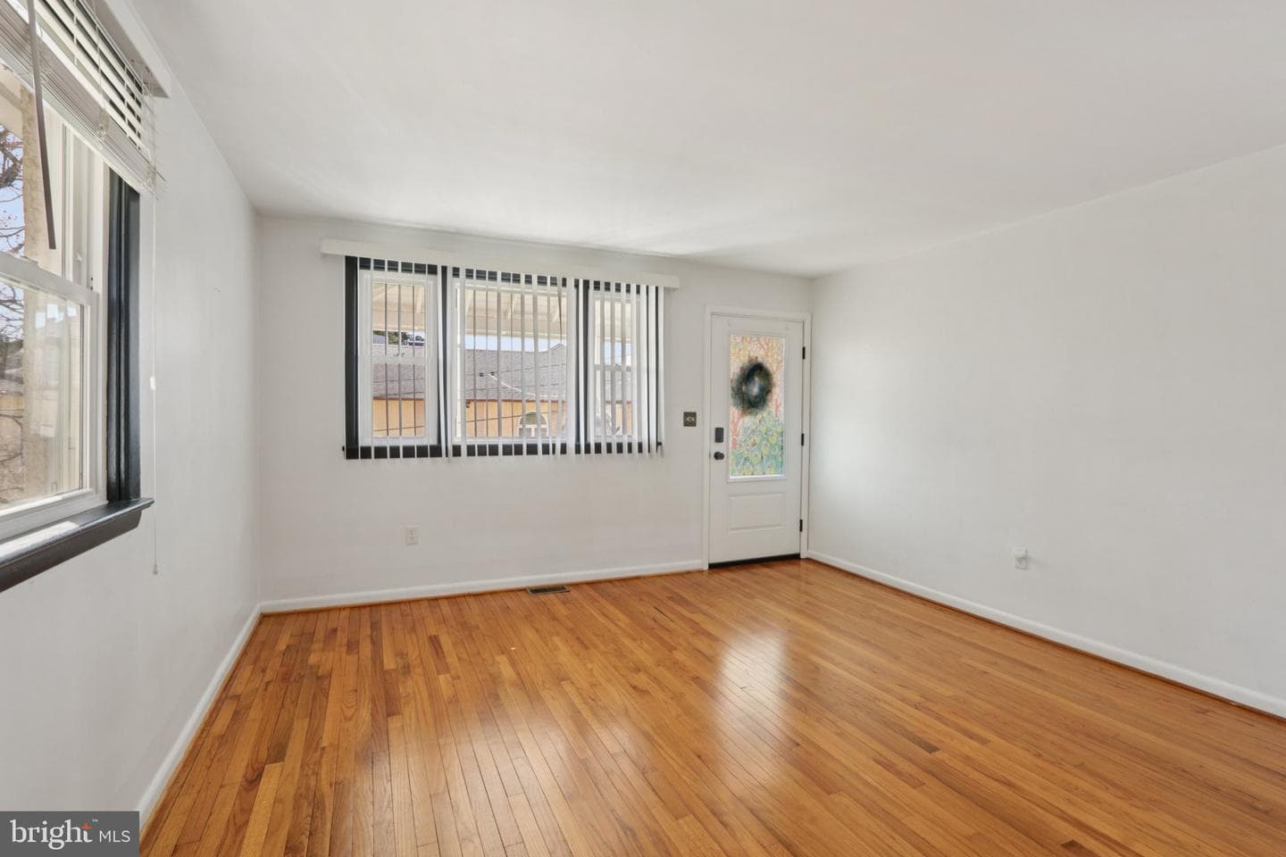 207 Amelia Street photo 8