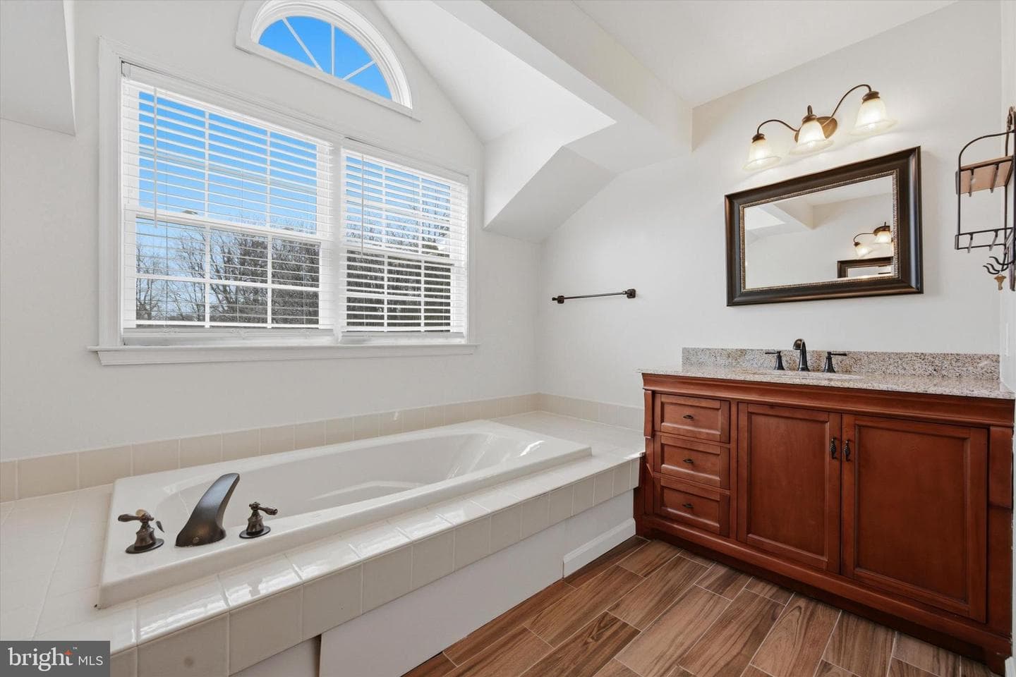 100 Larkspur Lane photo 17