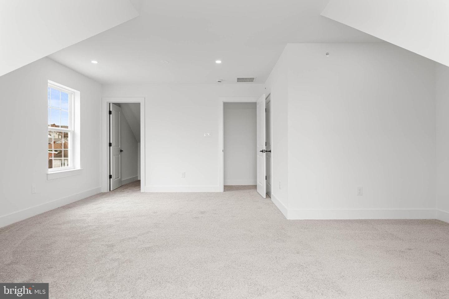 211 W Eighth Street photo 13