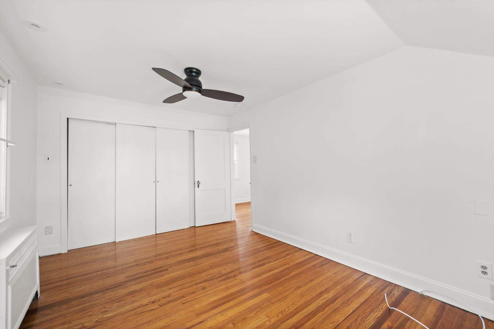 1037 Montgomery Avenue photo 23