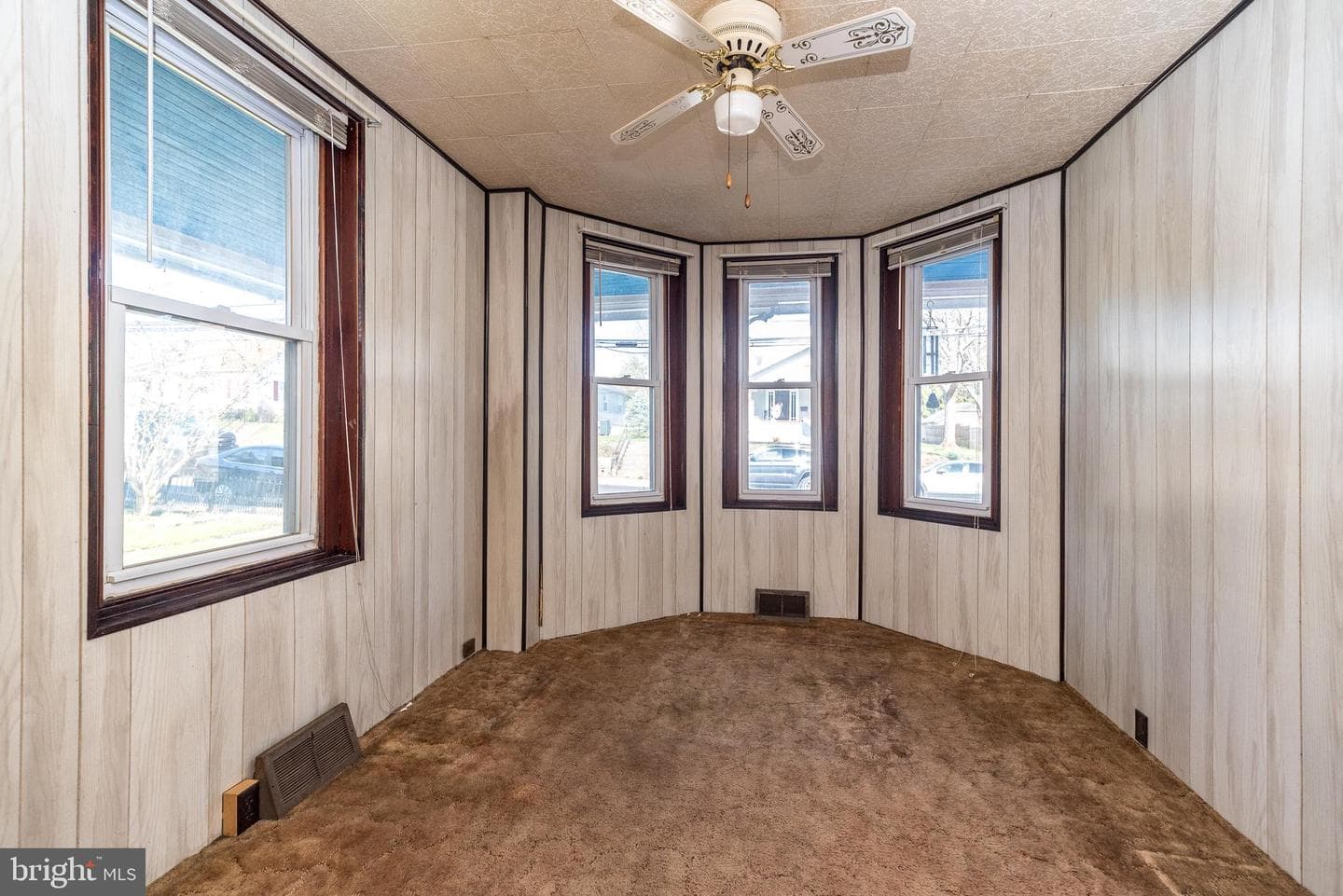118 E 6th Street photo 5