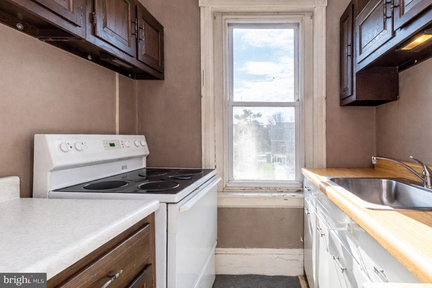 118 E 6th Street photo 6