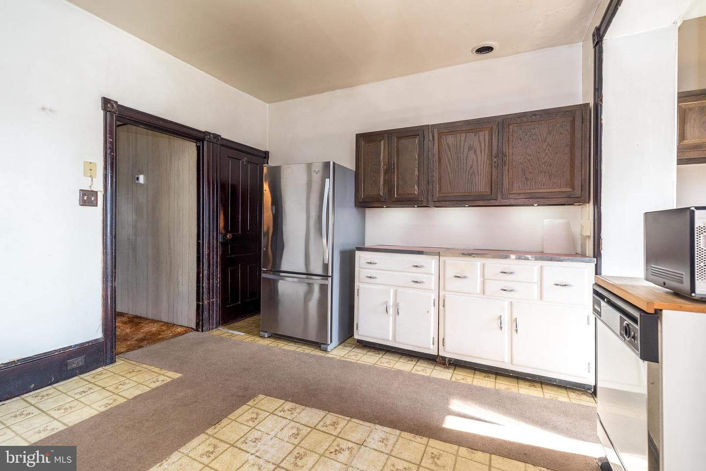 118 E 6th Street photo 7