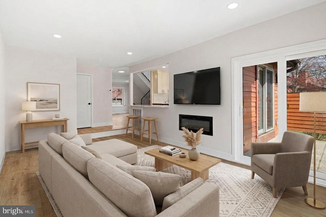 323 Winding Way photo 12