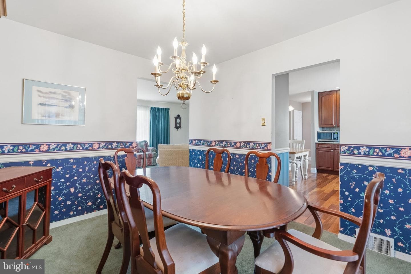 715 N Henderson Road photo 11