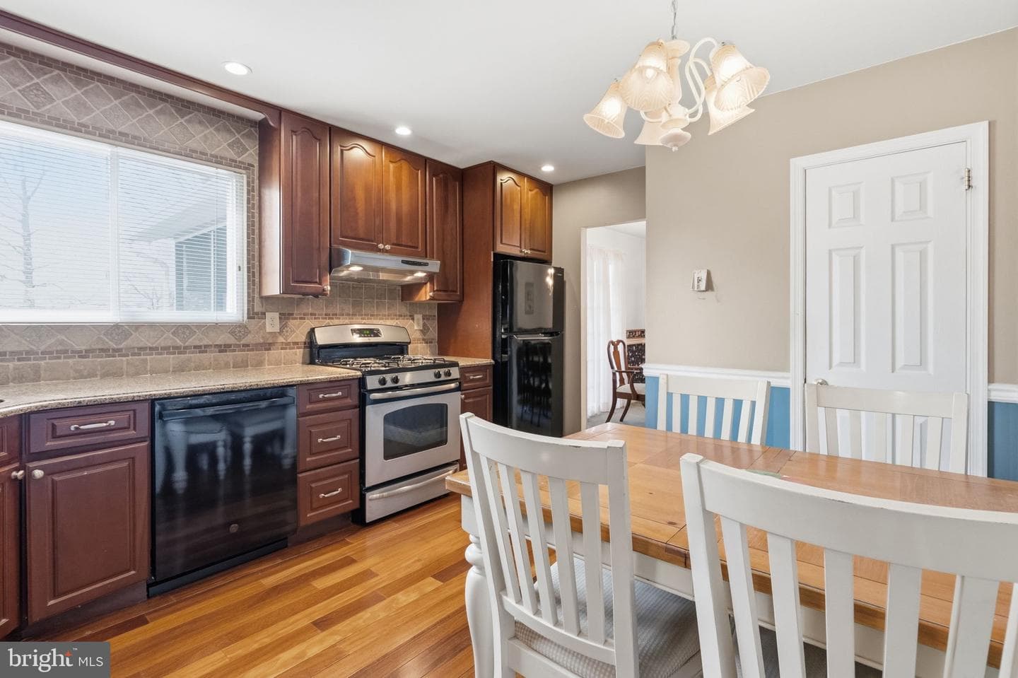 715 N Henderson Road photo 13