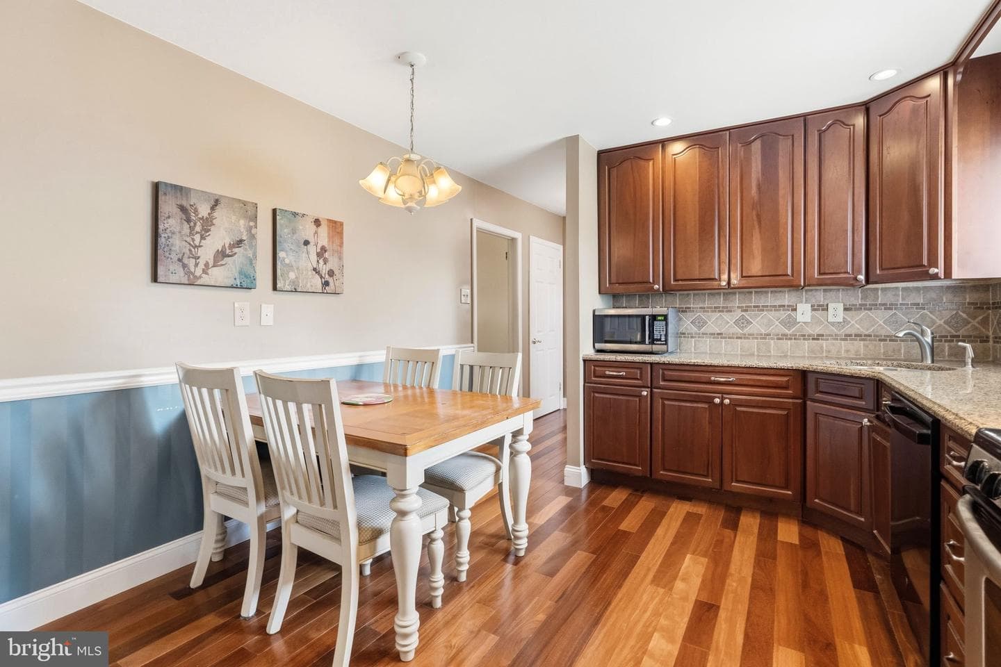 715 N Henderson Road photo 16